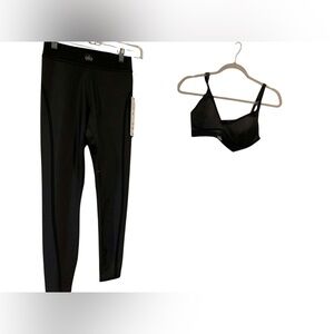NWT Alo Yoga line up leggings and bra set BLACK Size XS/S